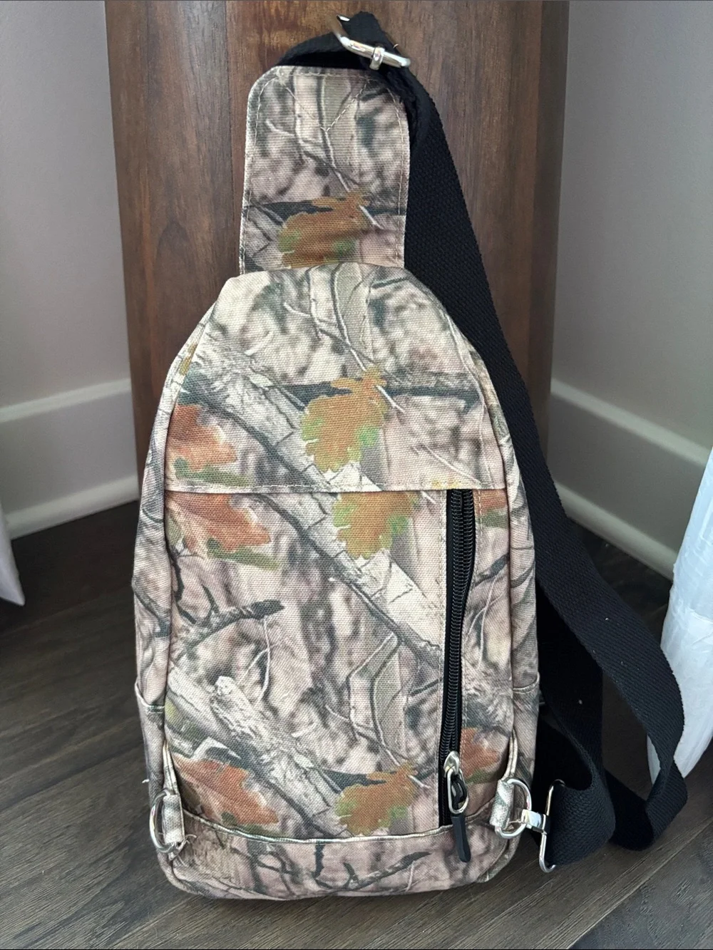 Beautiful Giant Unisex Camo Sling Bag,tactical,4 zipper,remove adjust strap,hunt